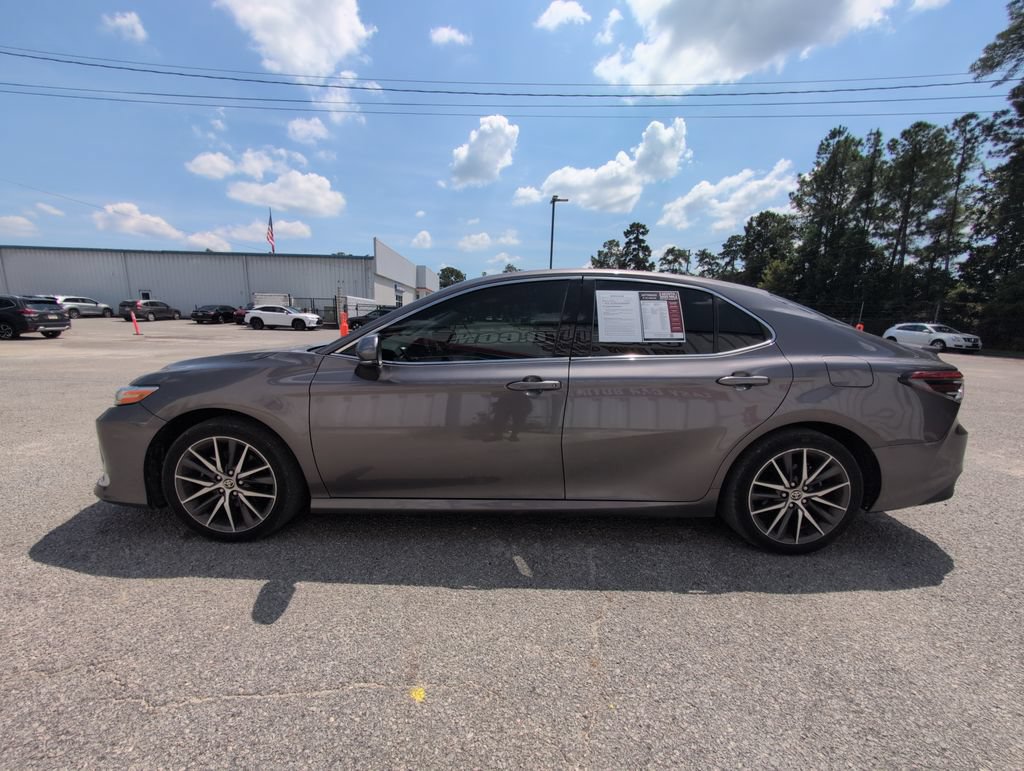 Used 2022 Toyota Camry XLE FWD image 5