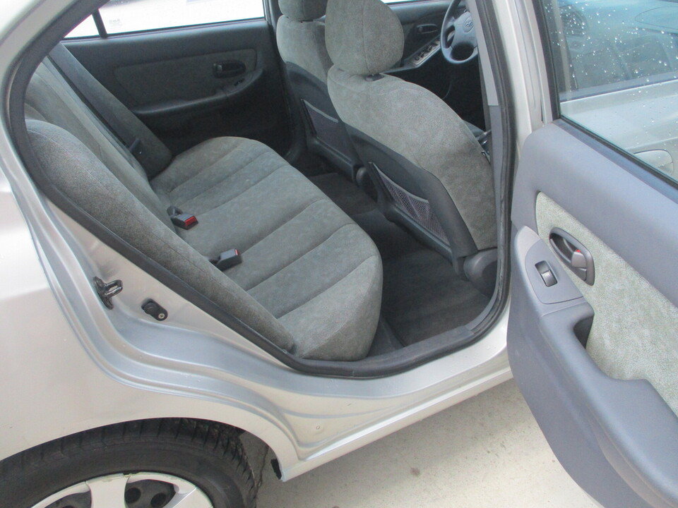 Used 2003 Hyundai Elantra GLS FWD image 22