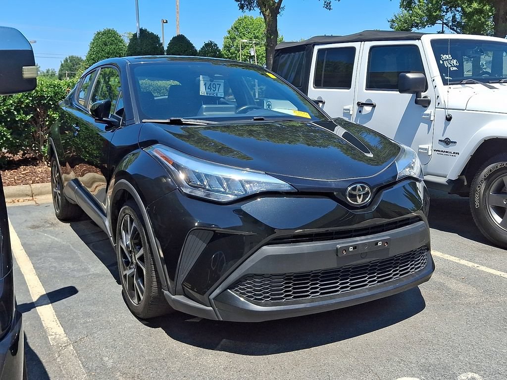 Used 2022 Toyota C-HR XLE FWD image 2