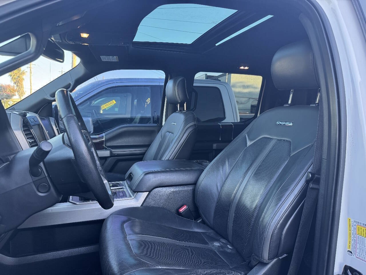 Used 2015 Ford F150 Platinum w/ Equipment Group 701A Luxury AWD/4WD image 11