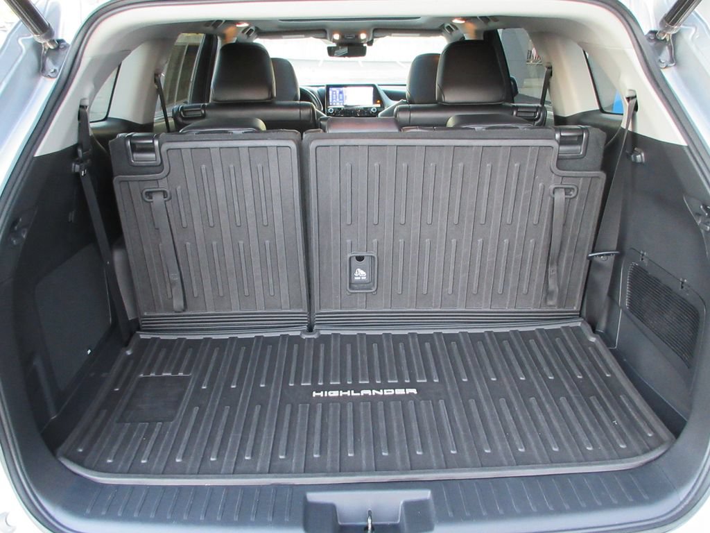Used 2022 Toyota Highlander Platinum AWD/4WD image 12