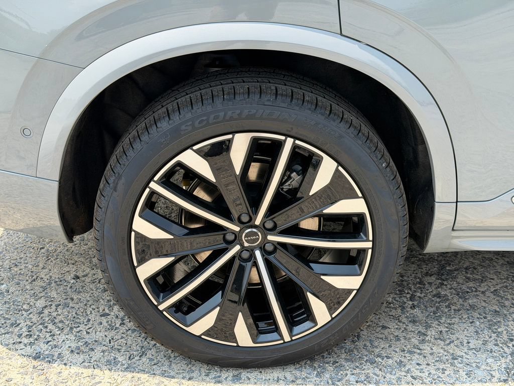 New 2026 Volvo XC90 T8 Plus w/ Protection Package Premier AWD/4WD image 6