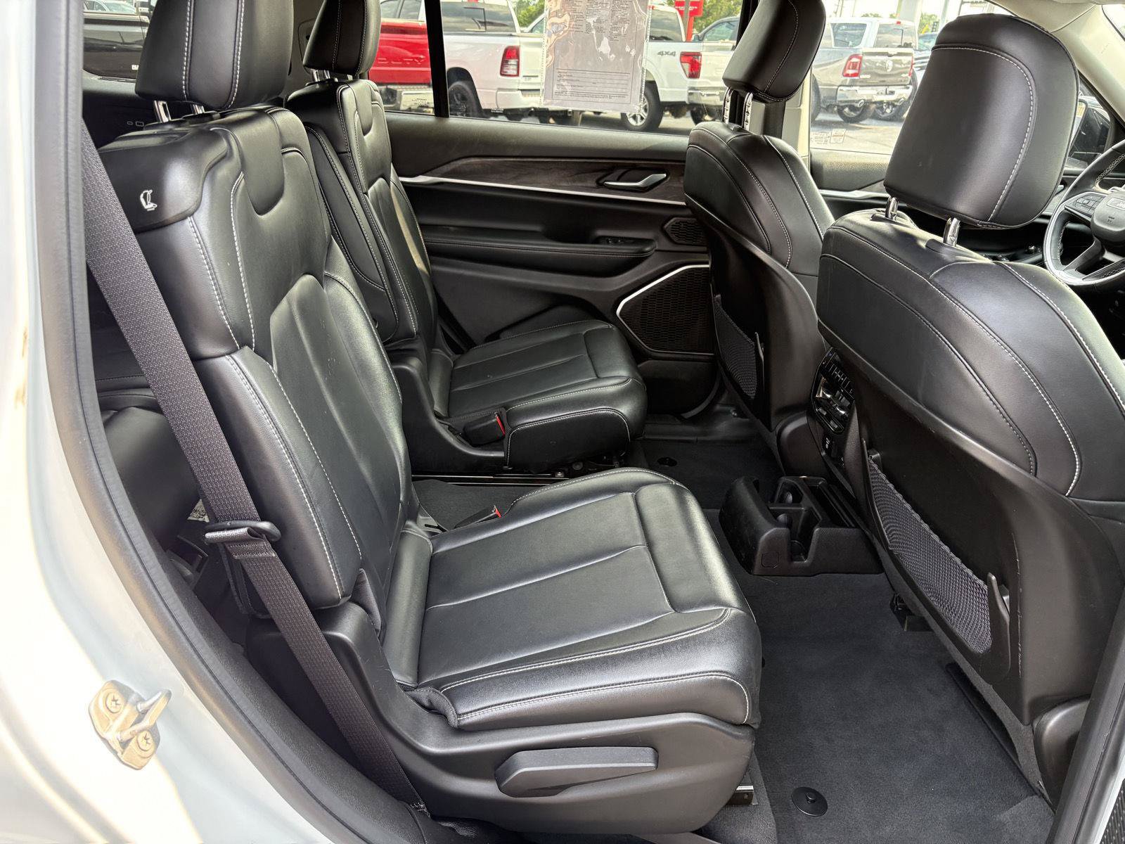 Used 2022 Jeep Grand Cherokee L Limited AWD/4WD image 17