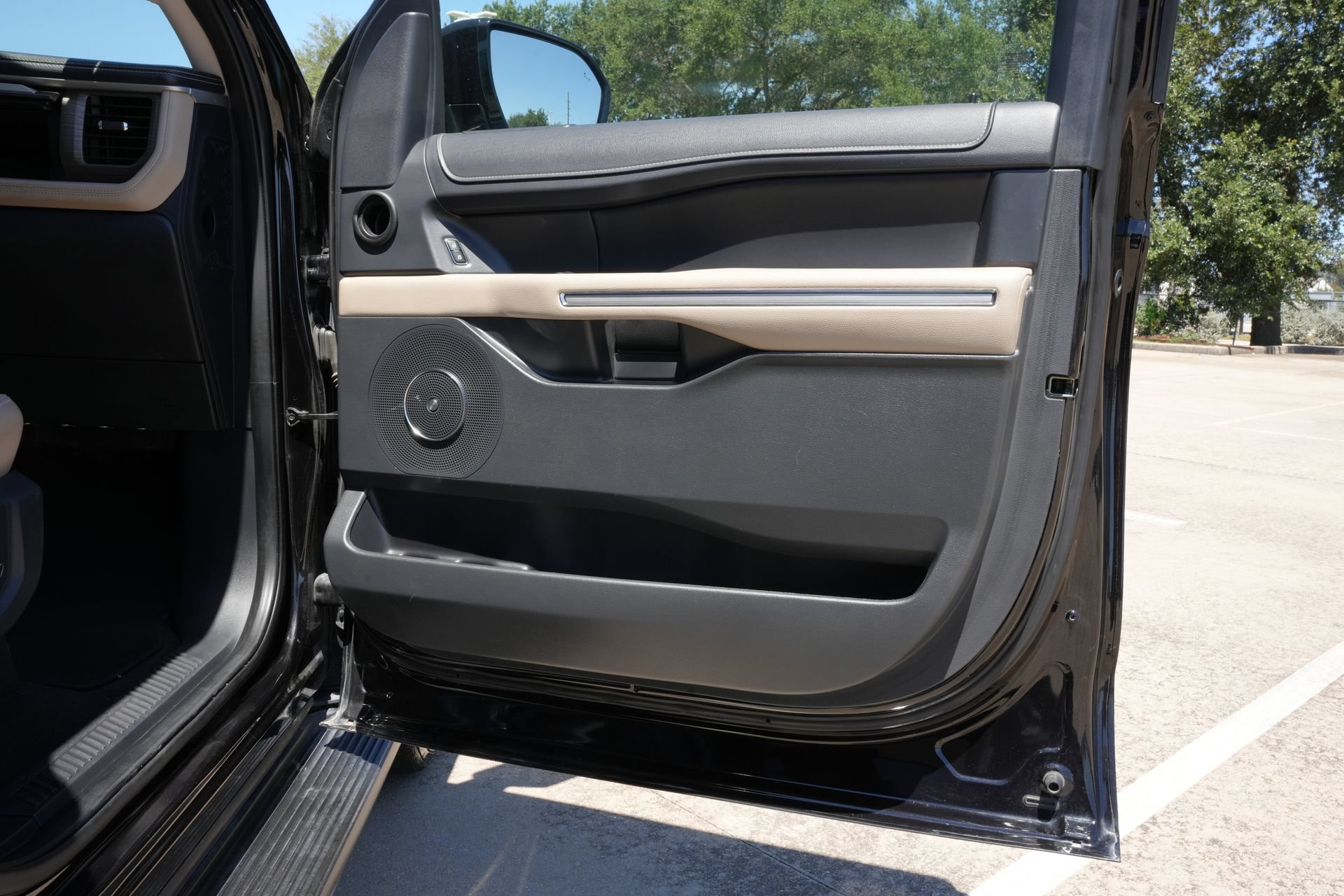 Used 2024 Ford Expedition Max Limited RWD image 27