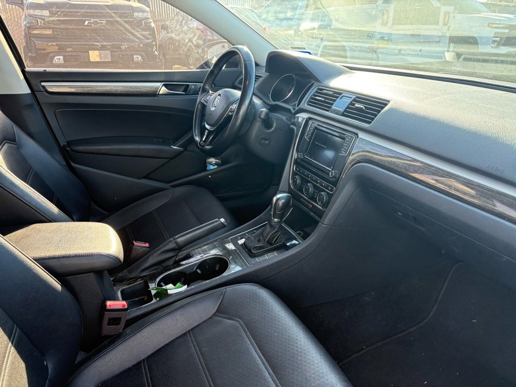 Used 2018 Volkswagen Passat 2.0T SE image 9