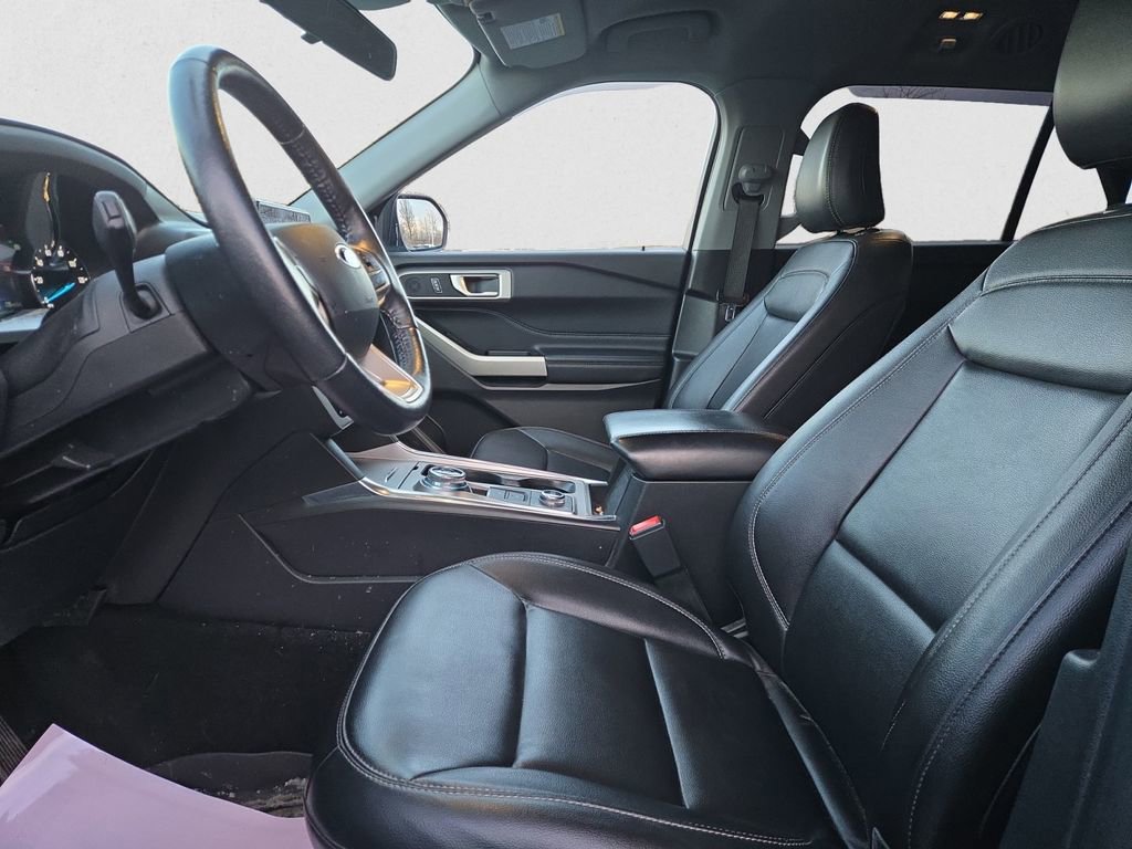 Used 2021 Ford Explorer XLT w/ Equipment Group 202A image 15