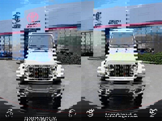 Used 2024 Jeep Wrangler Sahara image 8