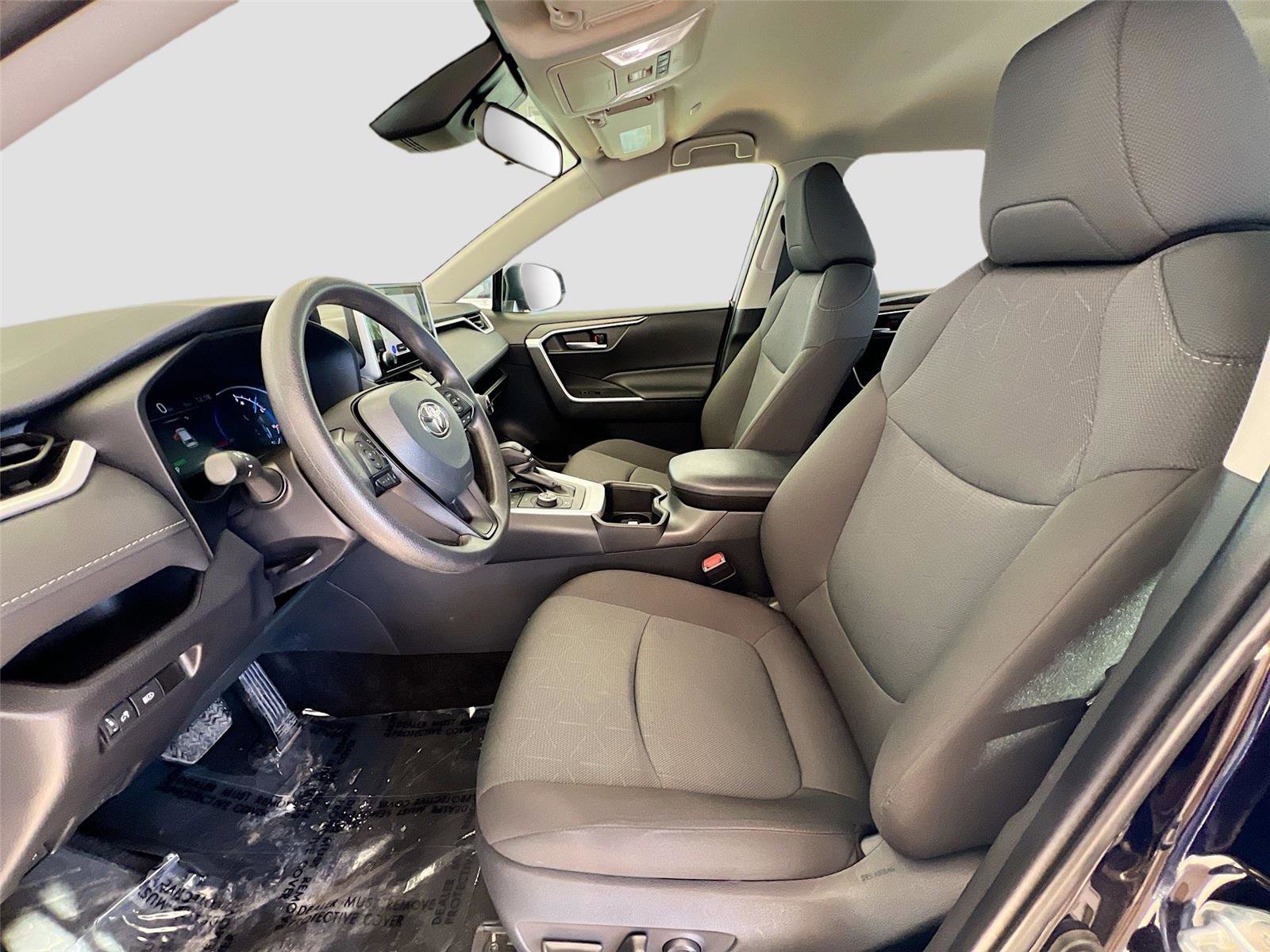 Used 2025 Toyota RAV4 XLE image 20