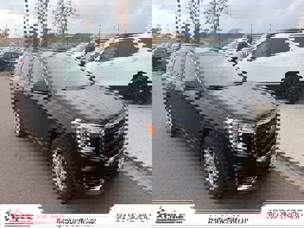 Used 2023 GMC Terrain SLE w/ Driver Convenience Package image 1