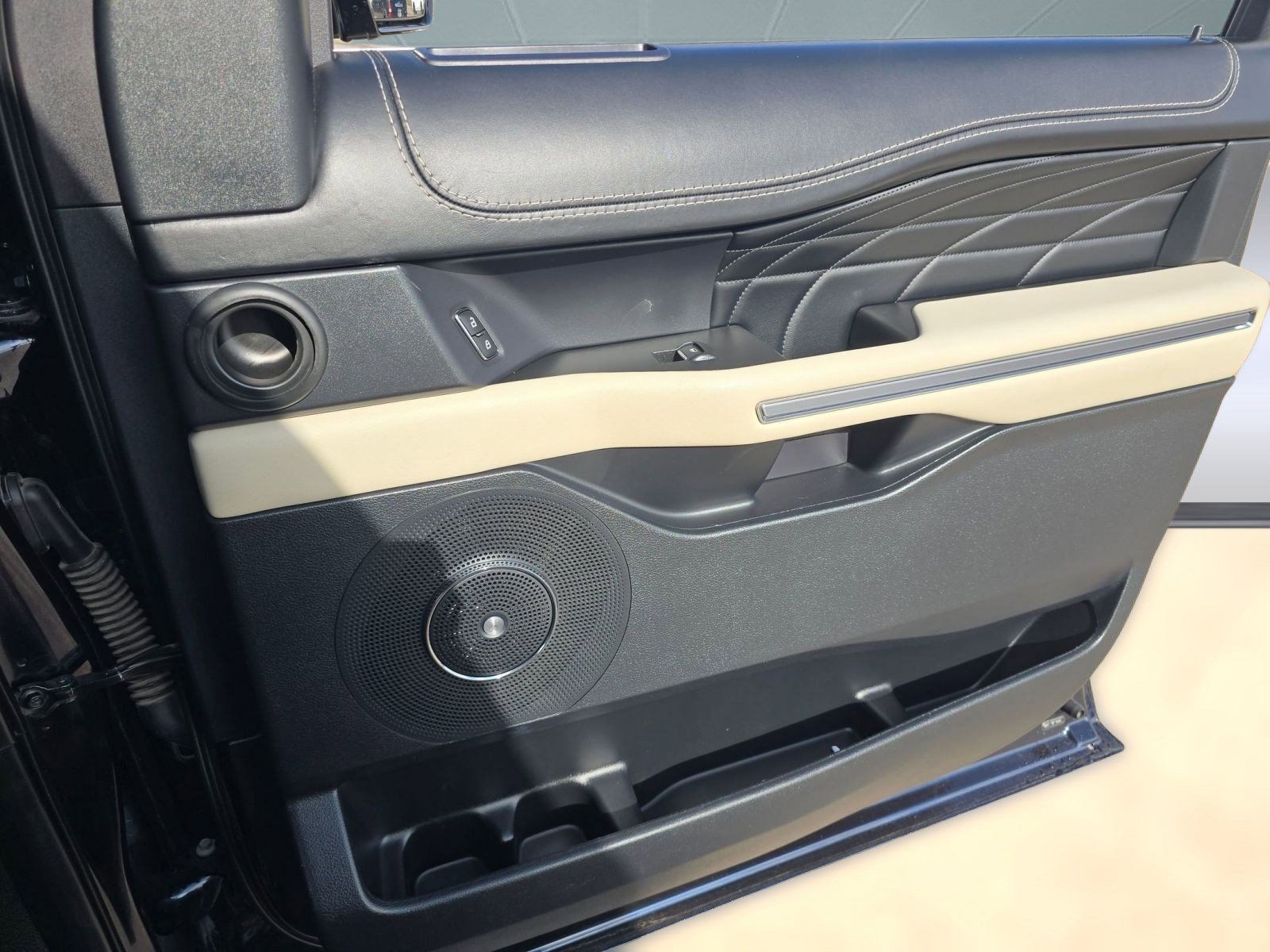 Used 2021 Ford Expedition Platinum image 53