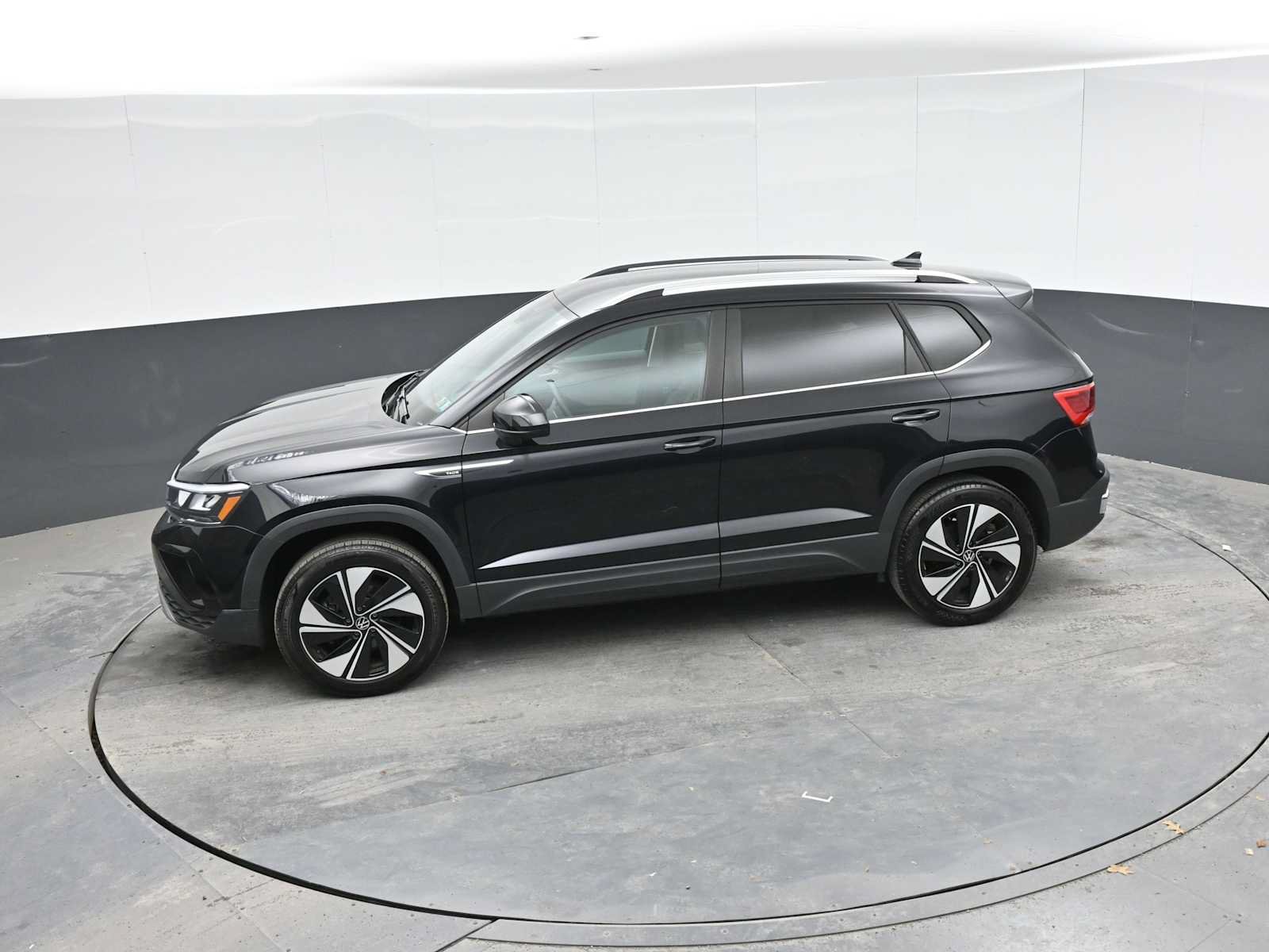 Used 2024 Volkswagen Taos SE AWD/4WD image 29