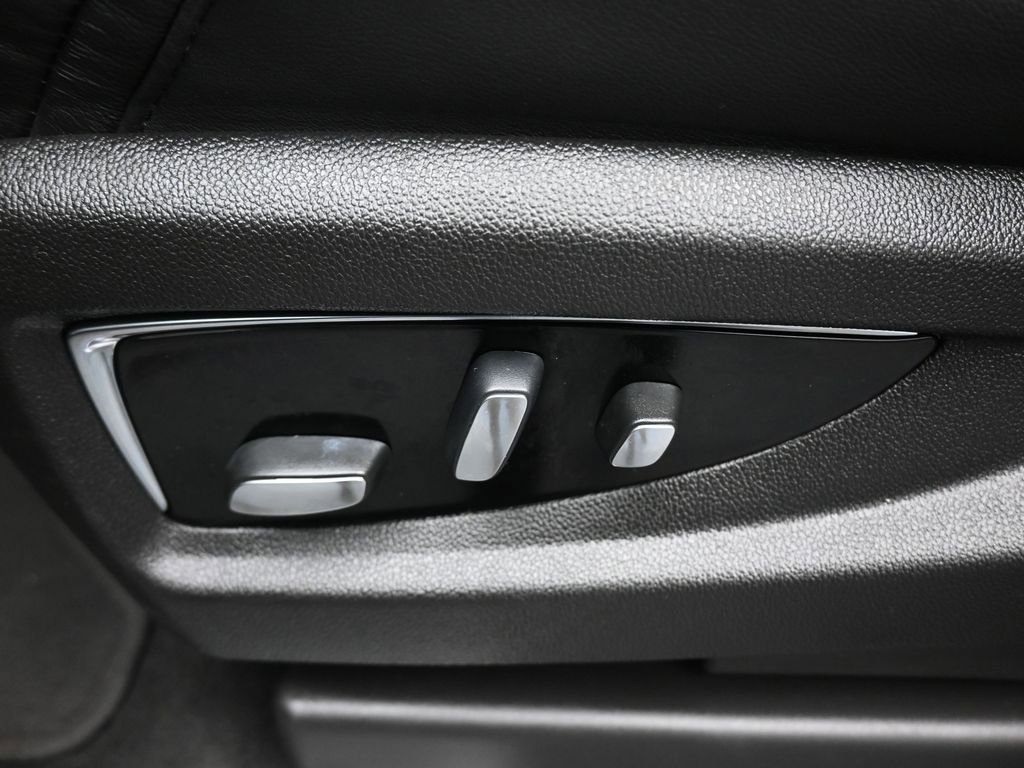 Used 2017 Cadillac Escalade Premium Luxury image 13