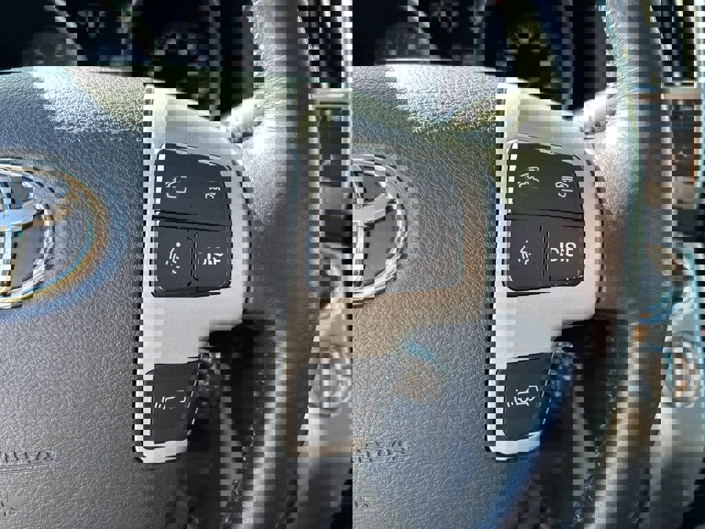 Used 2015 Toyota Land Cruiser image 9