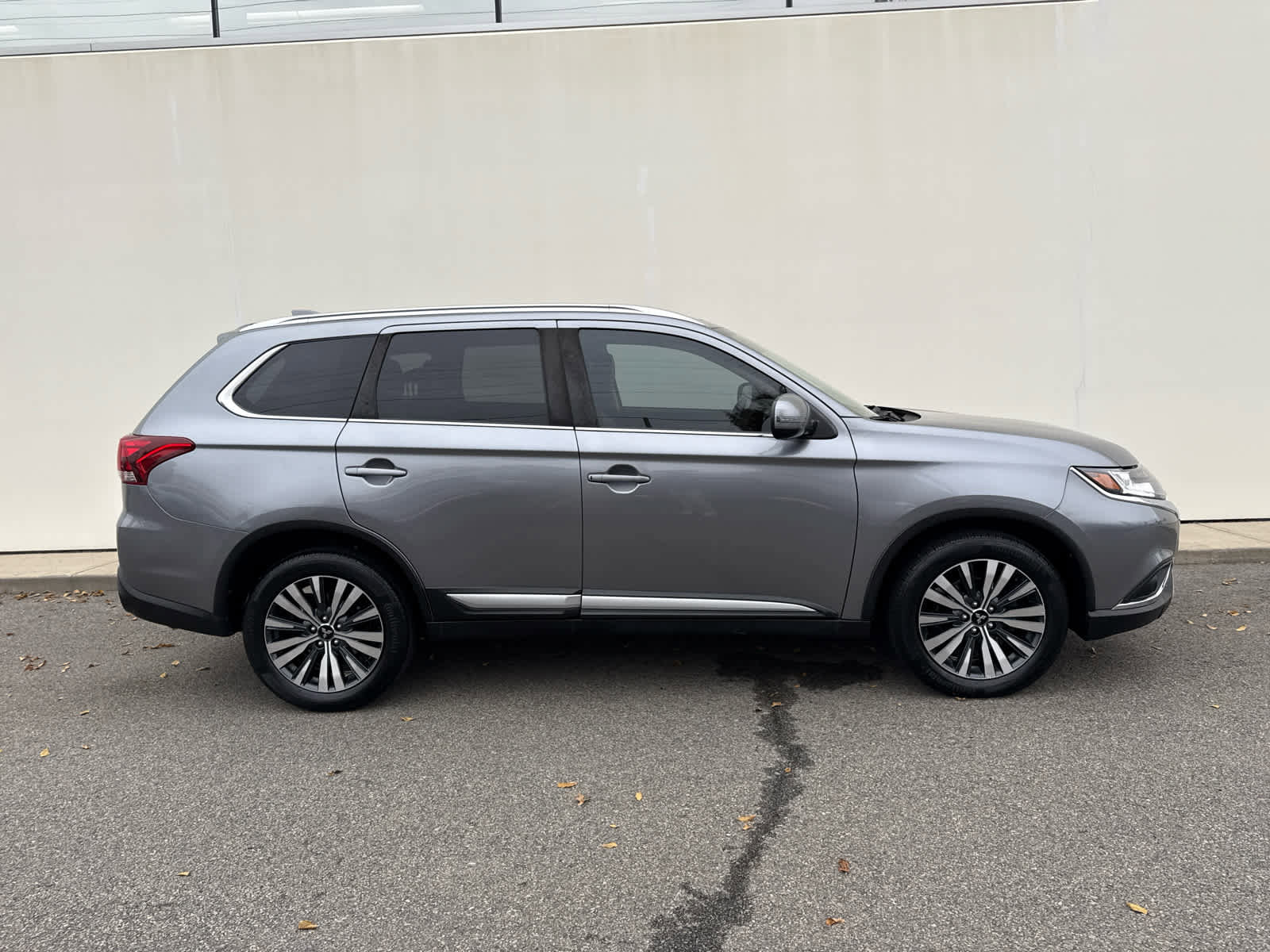 Used 2020 Mitsubishi Outlander SEL image 3