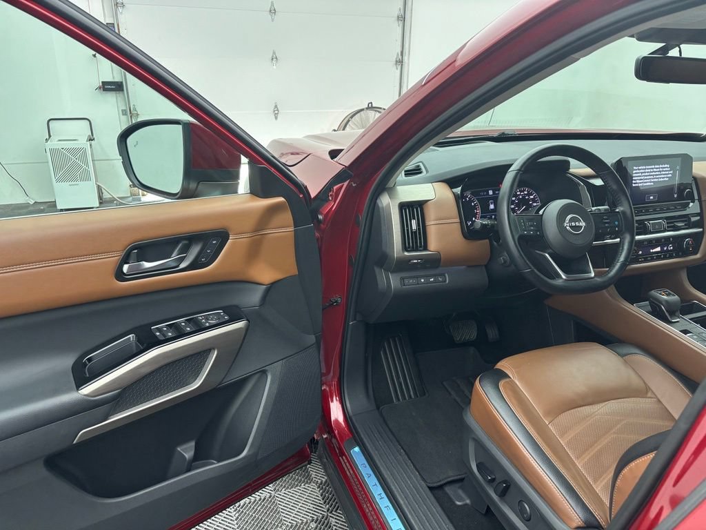 Used 2023 Nissan Pathfinder Platinum AWD/4WD image 17