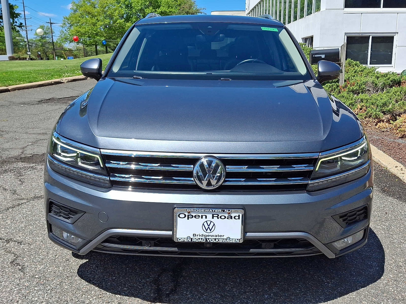 Used 2019 Volkswagen Tiguan SEL Premium AWD/4WD image 2