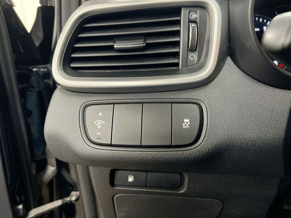 Used 2019 Kia Sorento L image 17