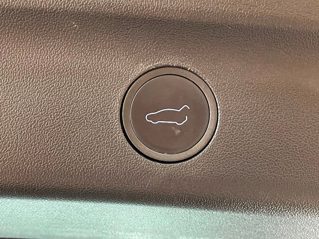 Used 2022 Tesla Model Y Performance image 19