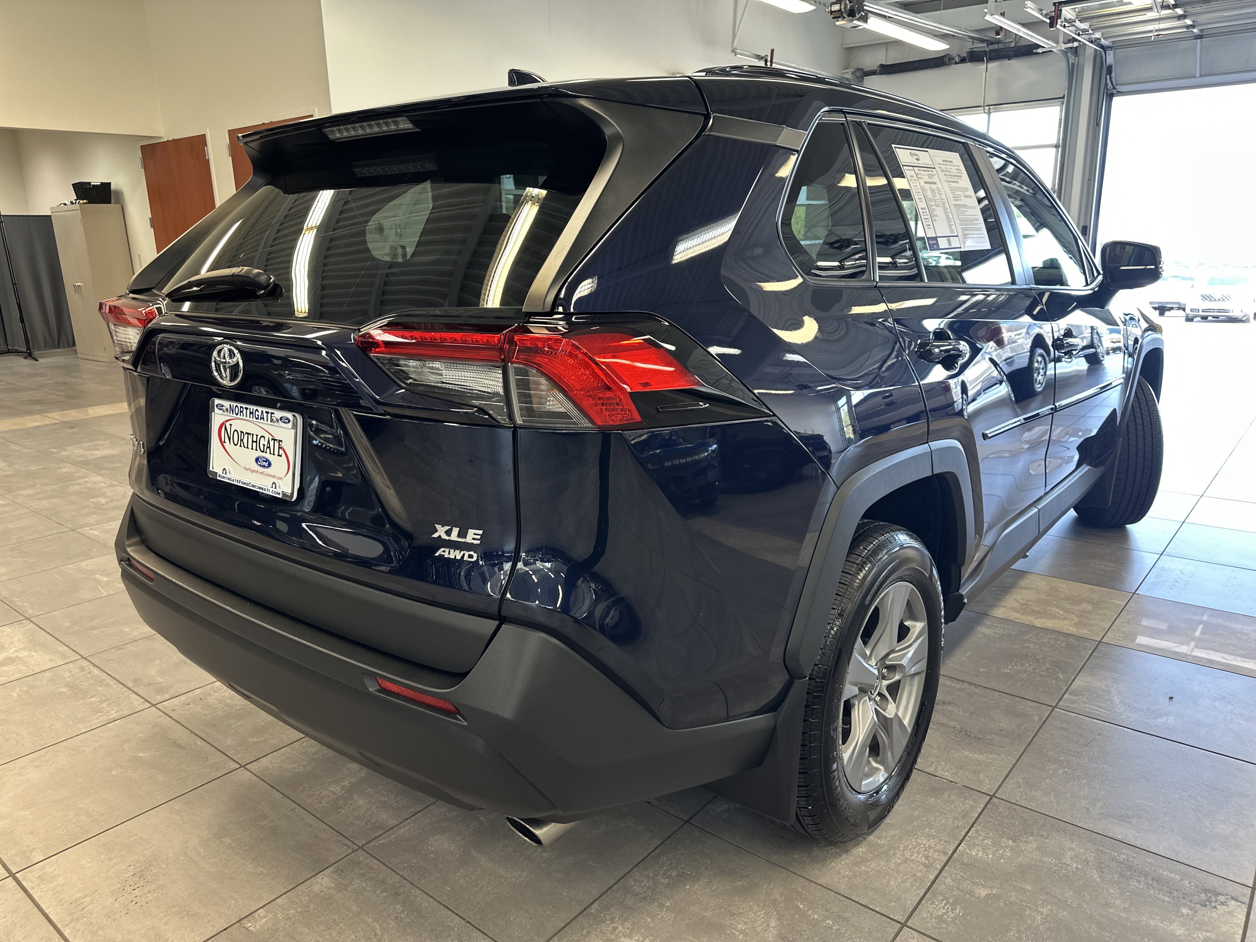 Used 2022 Toyota RAV4 XLE w/ Convenience Package image 13
