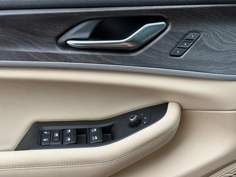 Used 2025 Jeep Grand Cherokee Limited w/ Luxury Tech Group II image 26