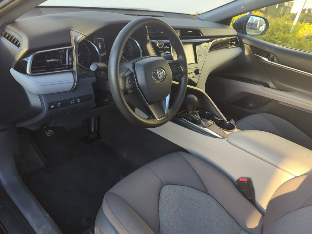 Used 2020 Toyota Camry LE image 7