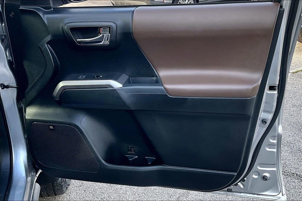 Used 2017 Toyota Tacoma Limited w/ Tow Package AWD/4WD image 25