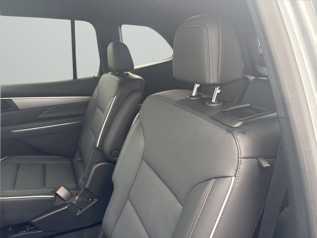 Used 2025 Buick Enclave Preferred image 14