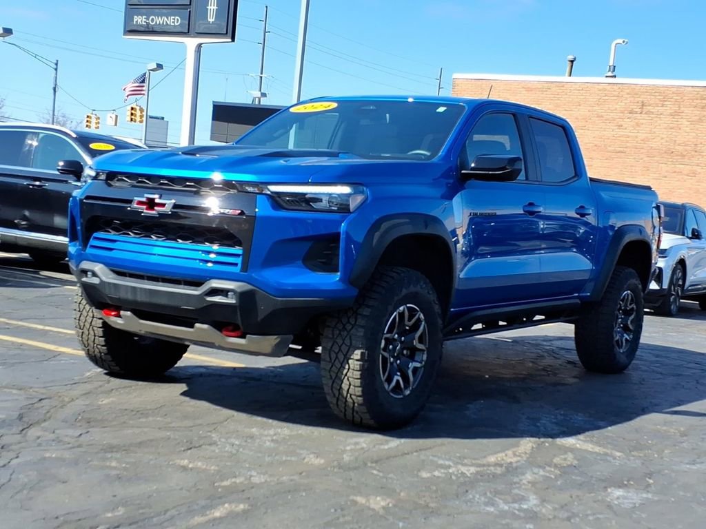 Used 2024 Chevrolet Colorado ZR2 w/ ZR2 Convenience Package III AWD/4WD image 3