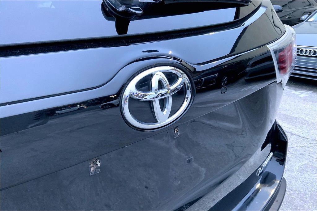 Used 2015 Toyota Highlander LE image 32