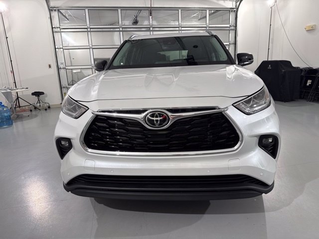 New 2026 Toyota Highlander Limited AWD/4WD image 2