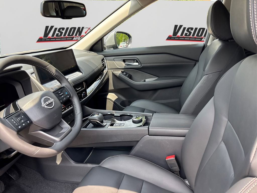 Used 2025 Nissan Rogue SL AWD/4WD image 9