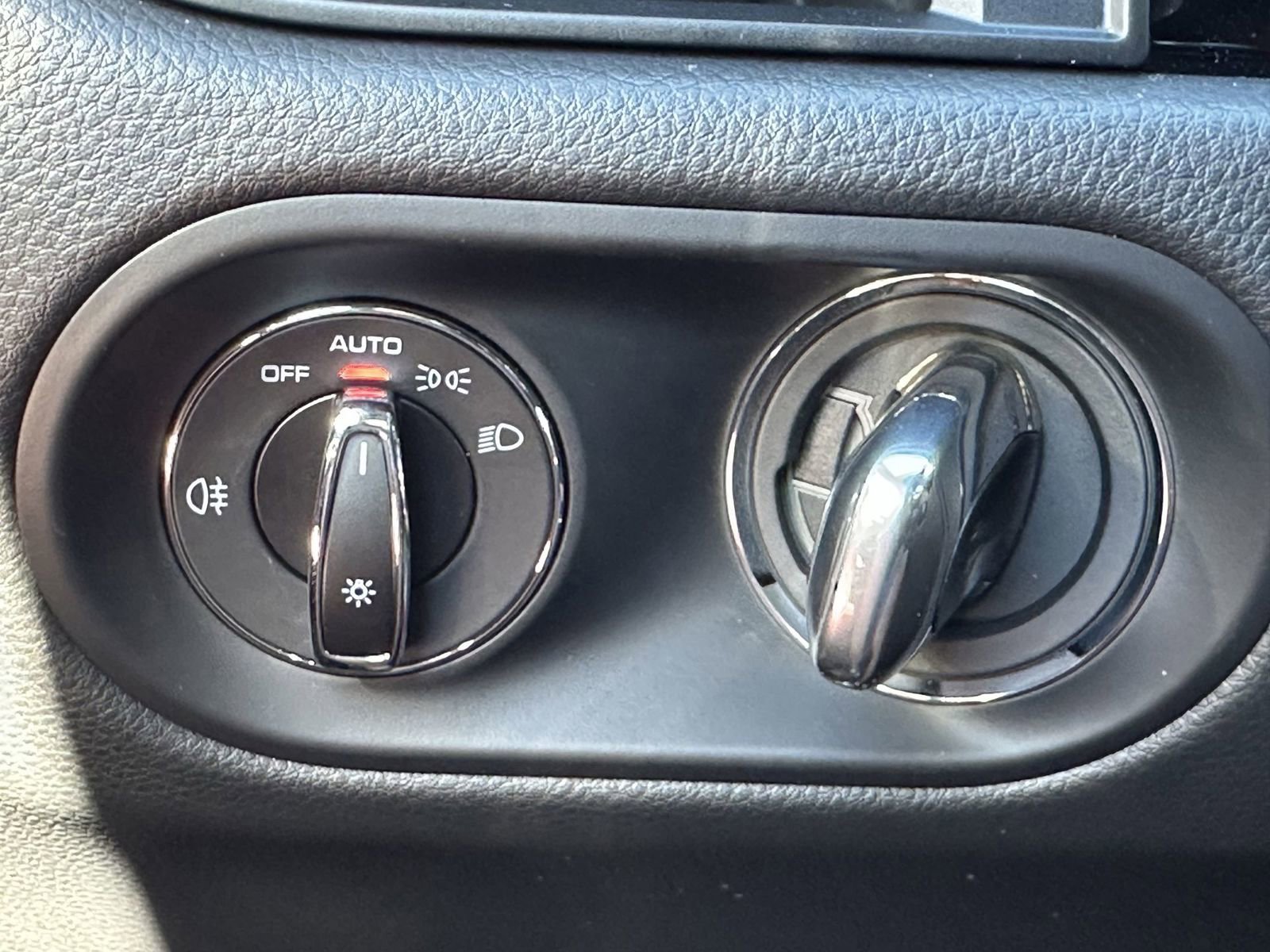 New 2026 Porsche Macan Turbo image 28