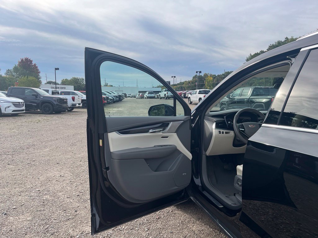 Used 2025 Cadillac XT6 Premium Luxury w/ LPO, Floor Liner Package AWD/4WD image 16