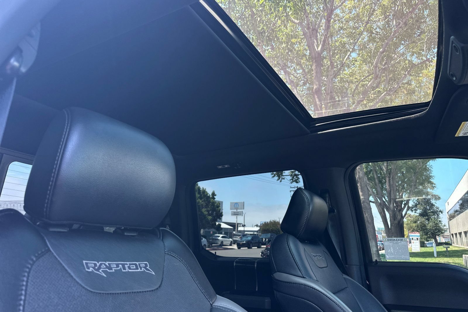 Used 2018 Ford F150 Raptor w/ Equipment Group 802A Luxury AWD/4WD image 16