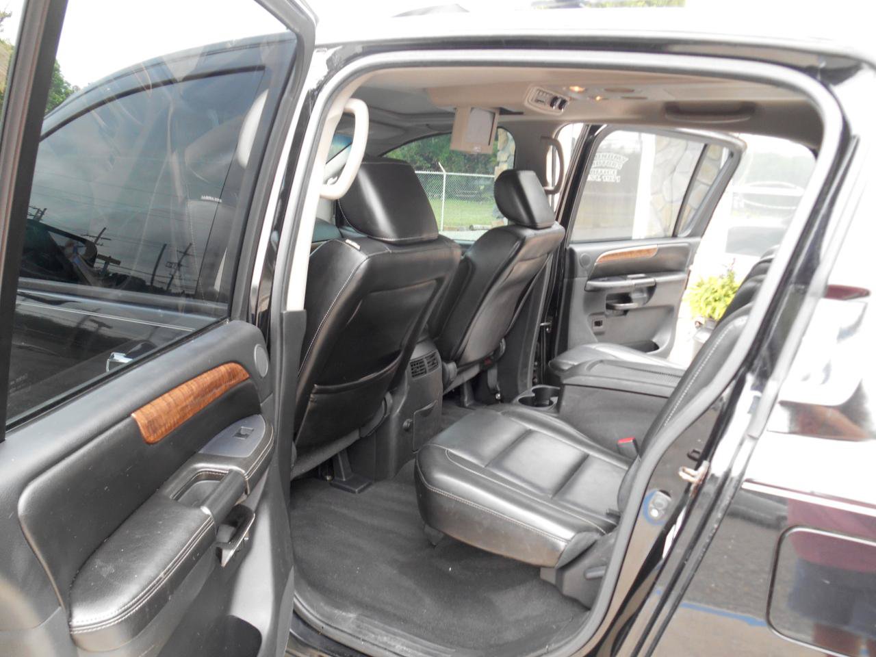 Used 2011 Nissan Armada Platinum w/ 2nd Row Captain Seat Pkg AWD/4WD image 13
