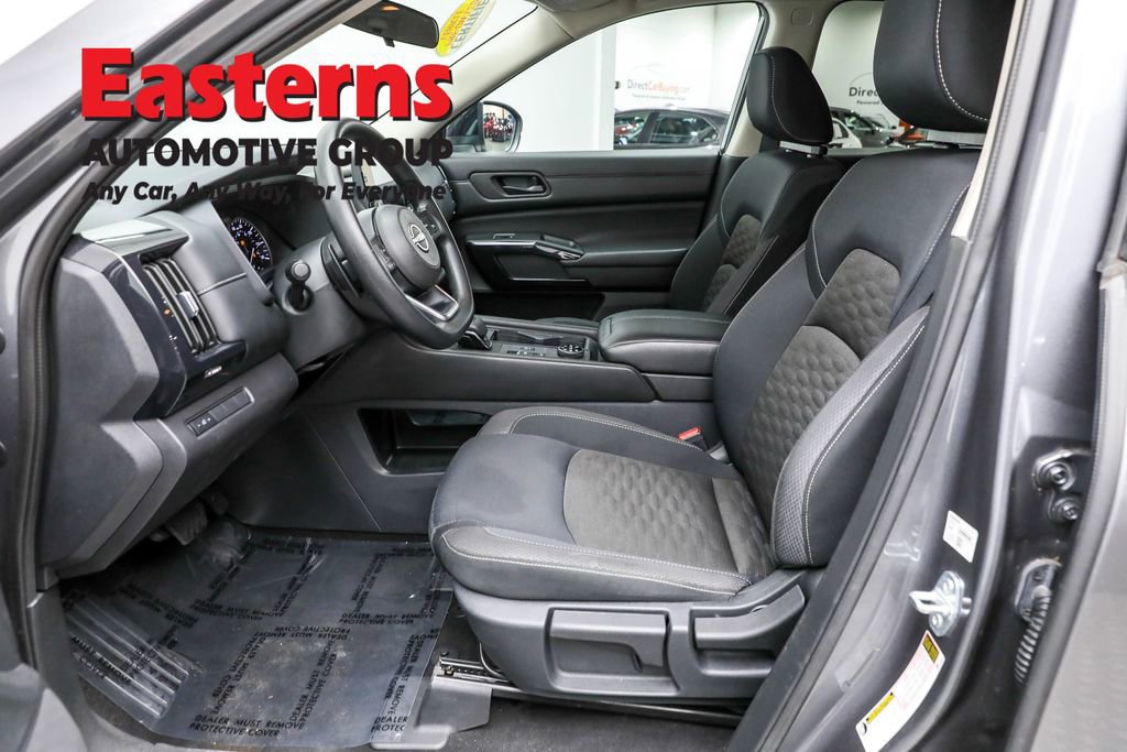 Used 2024 Nissan Pathfinder S image 14