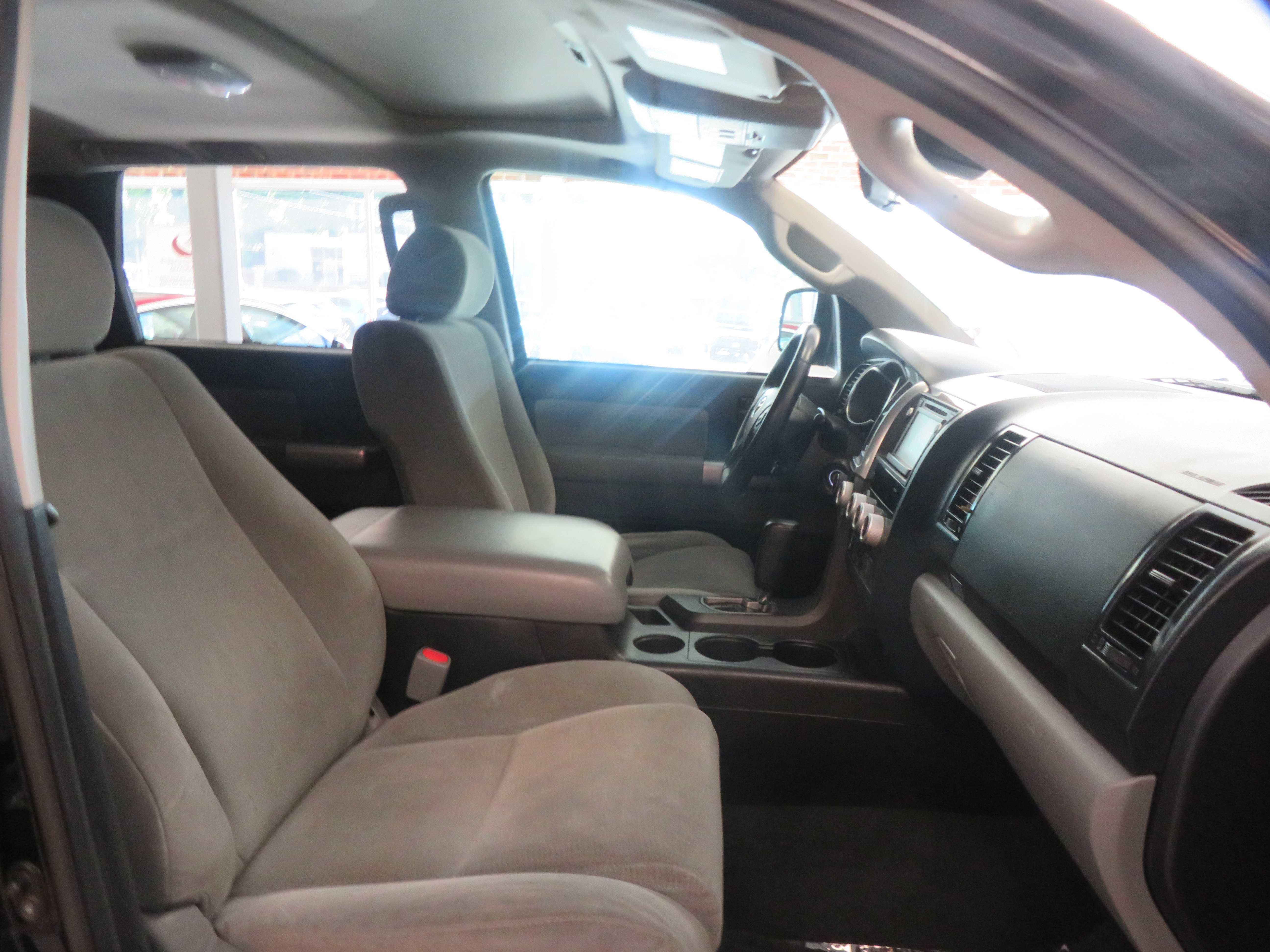 Used 2019 Toyota Sequoia SR5 AWD/4WD image 27