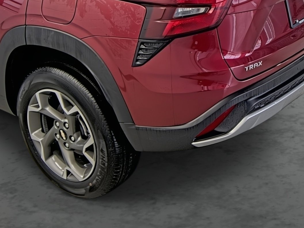 Used 2025 Chevrolet Trax LT w/ Driver Confidence Package FWD image 9