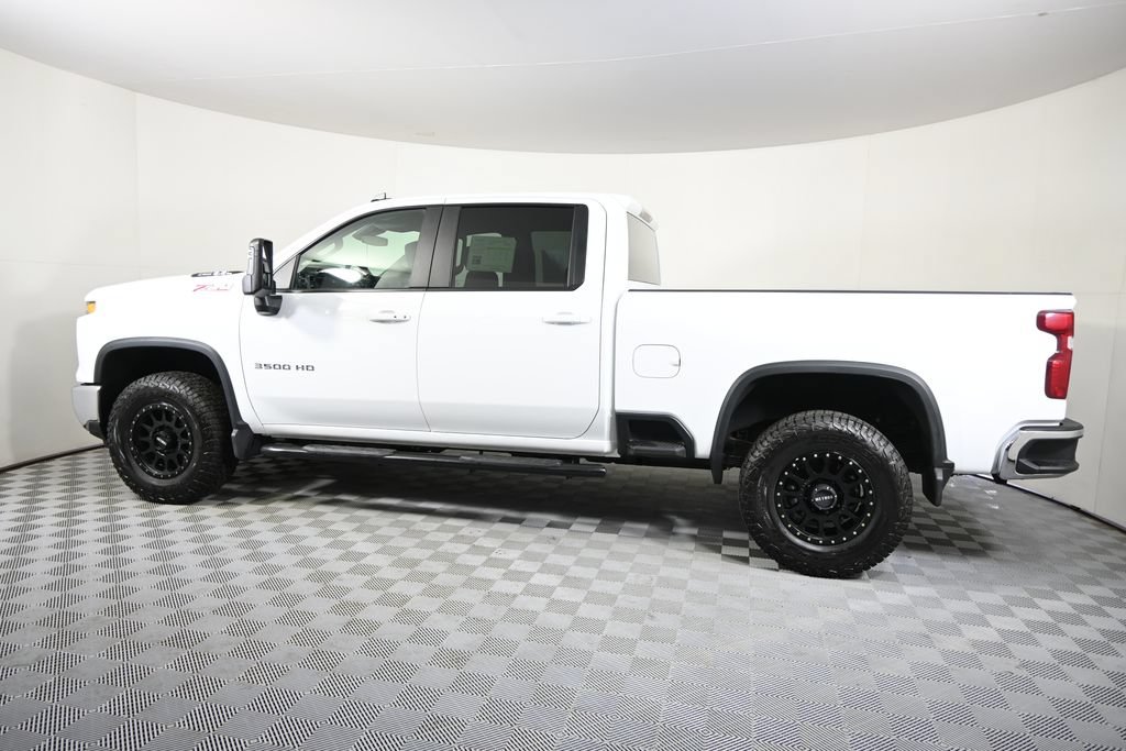 Used 2026 Chevrolet Silverado 3500 LT w/ Convenience Package AWD/4WD image 3