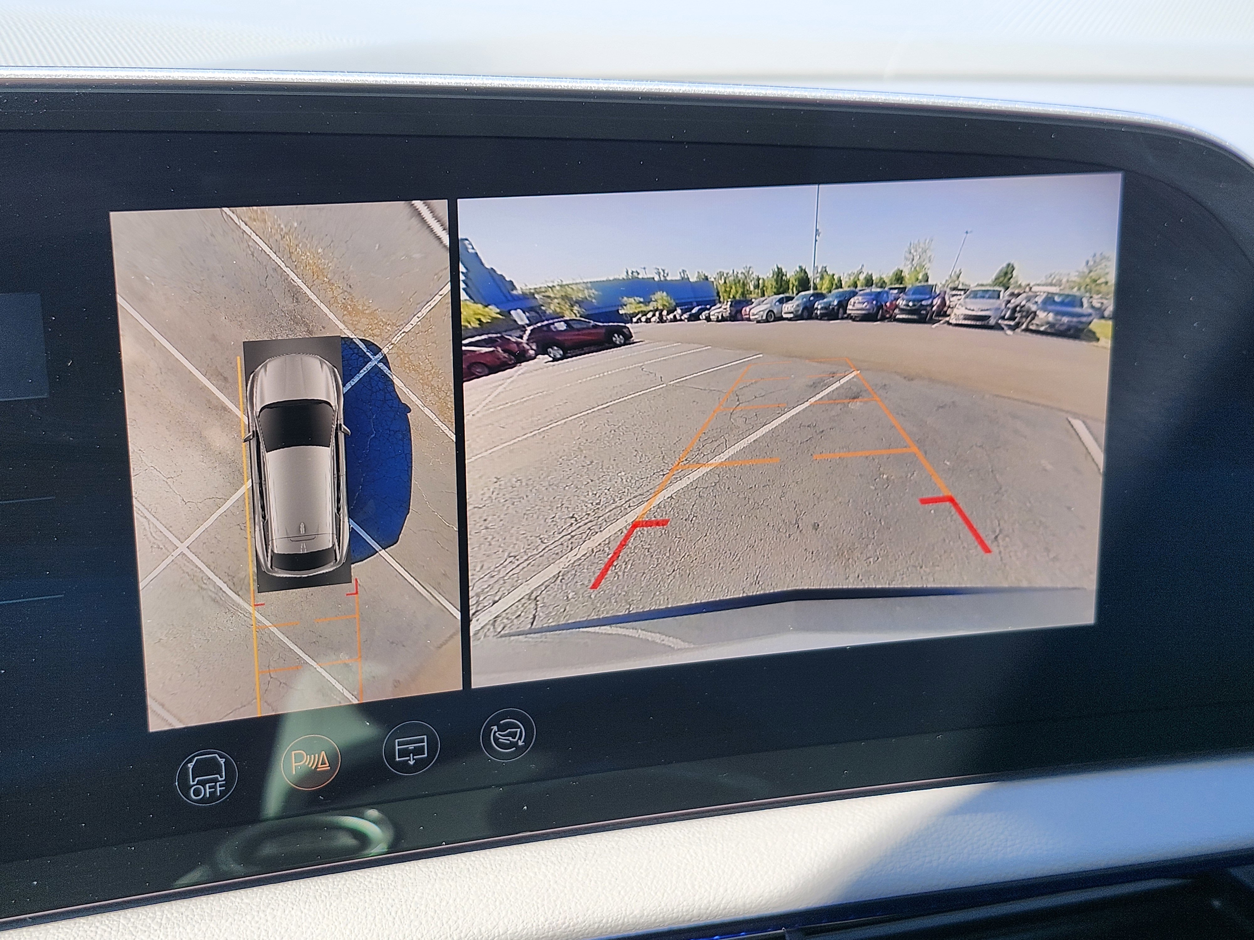 Used 2025 Cadillac Optiq Sport 1 image 27