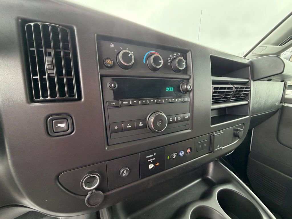 Used 2025 Chevrolet Express 3500 LT w/ LT Preferred Equipment Group RWD image 17