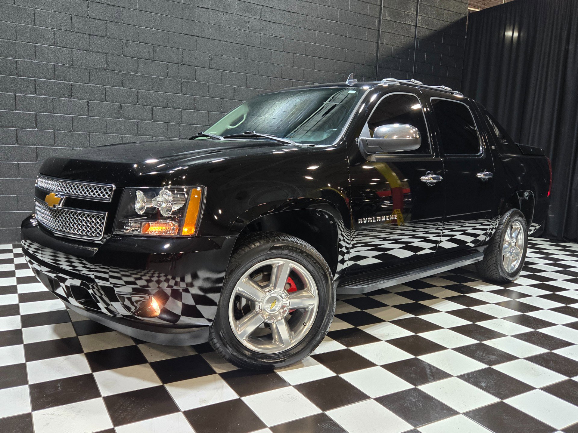 Used 2012 Chevrolet Avalanche LT w/ All-Star Edition image 2