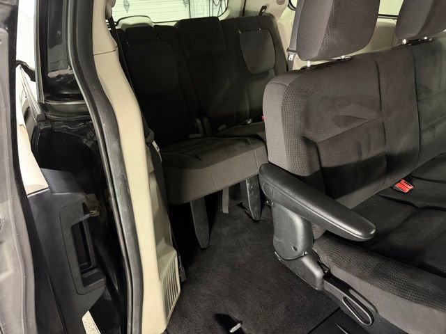 Used 2017 Dodge Grand Caravan SE image 9