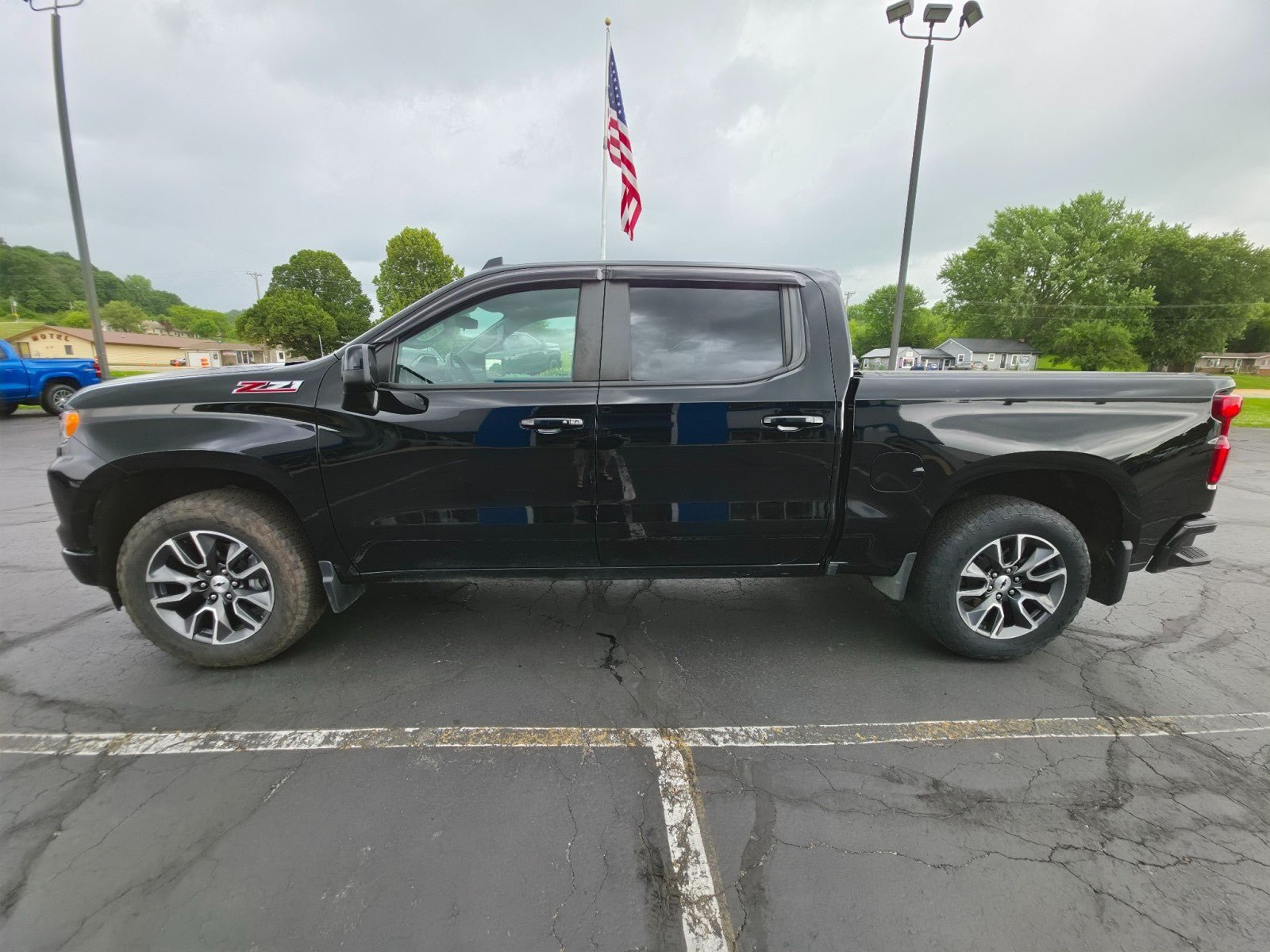 Used 2022 Chevrolet Silverado 1500 RST AWD/4WD image 2