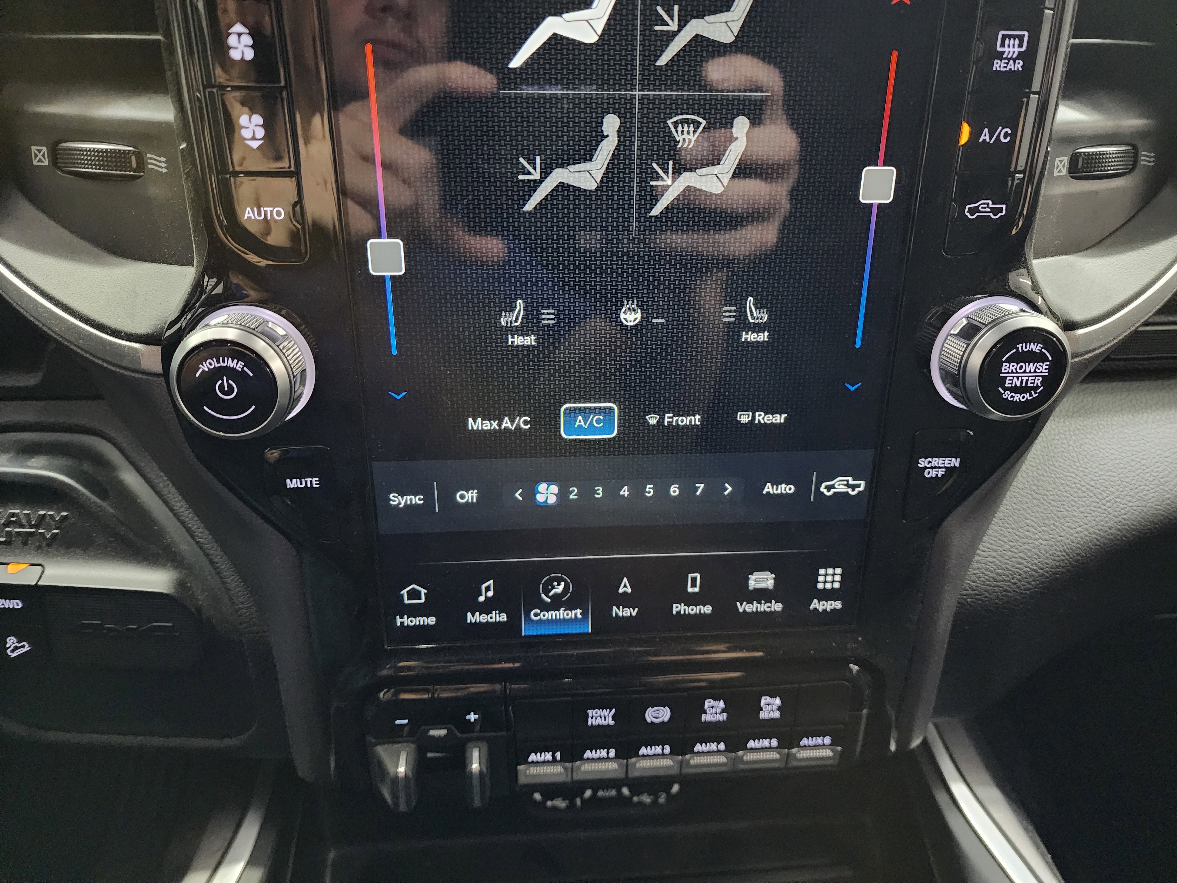 Used 2022 RAM 2500 Big Horn w/ Level C Equiment Group image 17