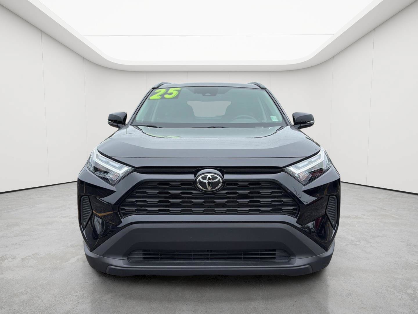 Used 2025 Toyota RAV4 XLE w/ Convenience Package AWD/4WD image 2