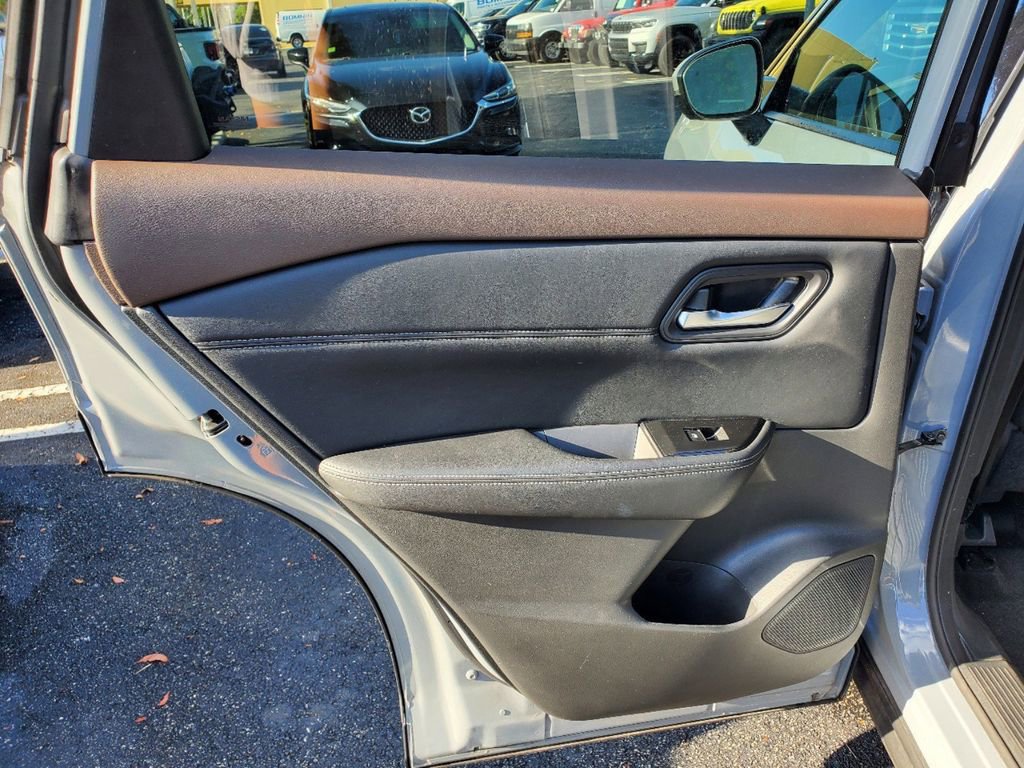 Used 2022 Nissan Rogue SL image 9