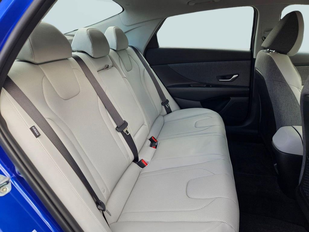 Certified 2025 Hyundai Elantra Limited w/ Cargo Package image 29