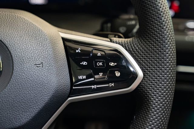 Used 2022 Volkswagen GTI SE FWD image 14