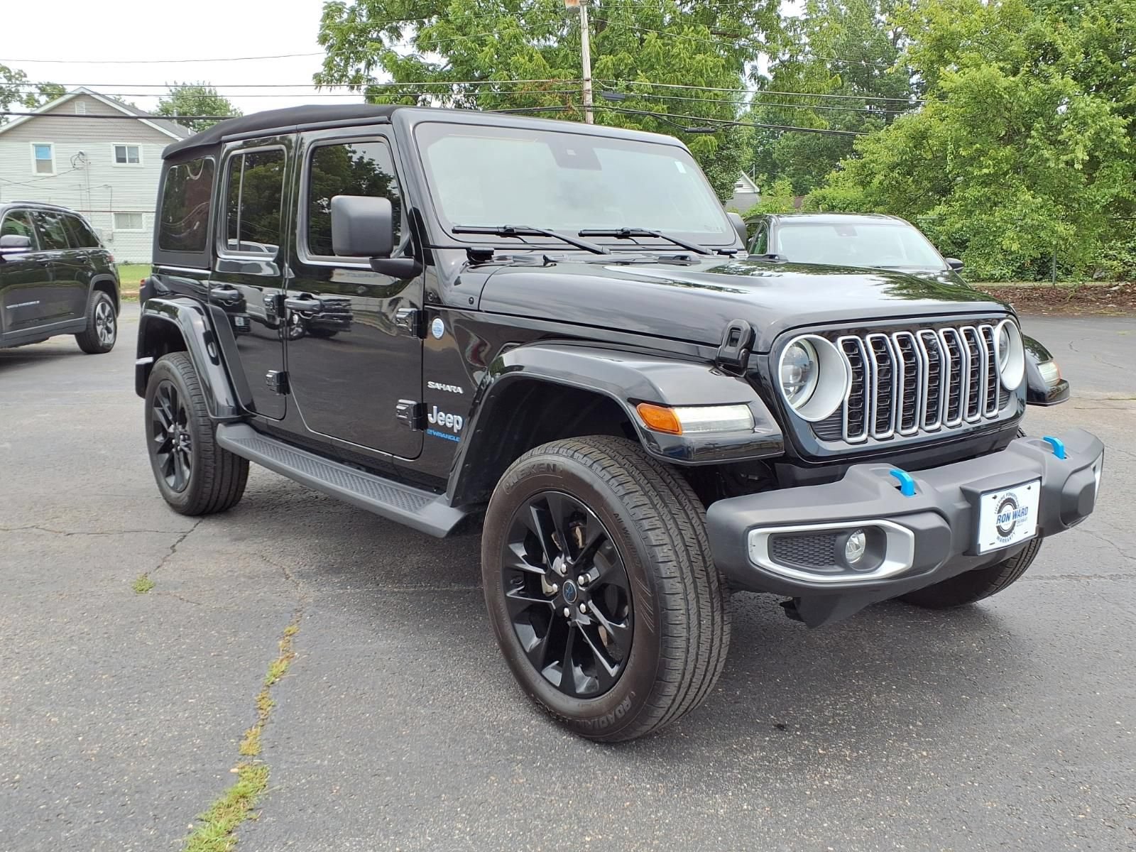 Used 2024 Jeep Wrangler Unlimited Sahara w/ Technology Group AWD/4WD image 5